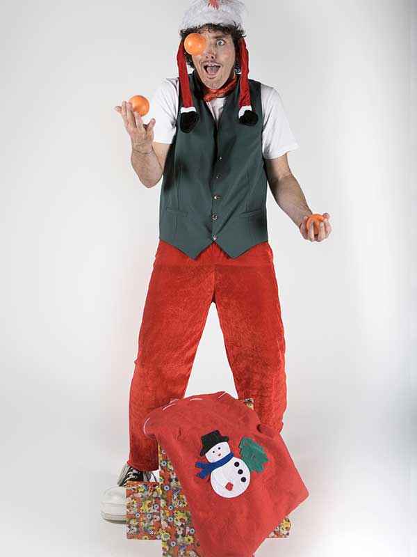 Axudante de Papá Noel facendo malabares