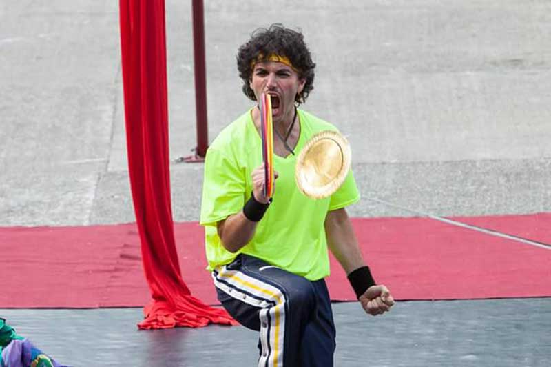 Mere Clown facendo malabares