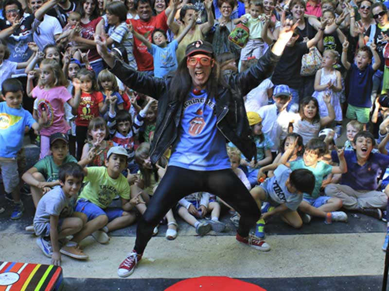 Paiaso con público ó fondo